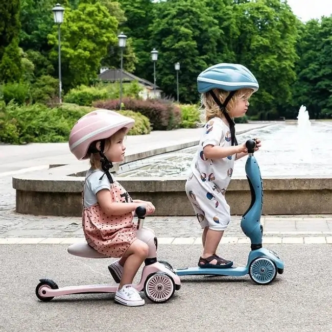 Παιδικό πατίνι Scoot & Ride Highwaykick 1 κατάλληλο για παιδάκια από 1-5 ετών. Με μία μόνο κίνηση μετατρέπεται από ποδήλατο ισορροπίας σε πατίνι!