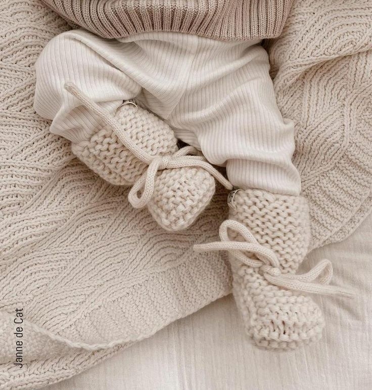 Κρατήστε τα ποδαράκια του νεογέννητού σας ζεστά και άνετα με βρεφικά καλτσάκια. 